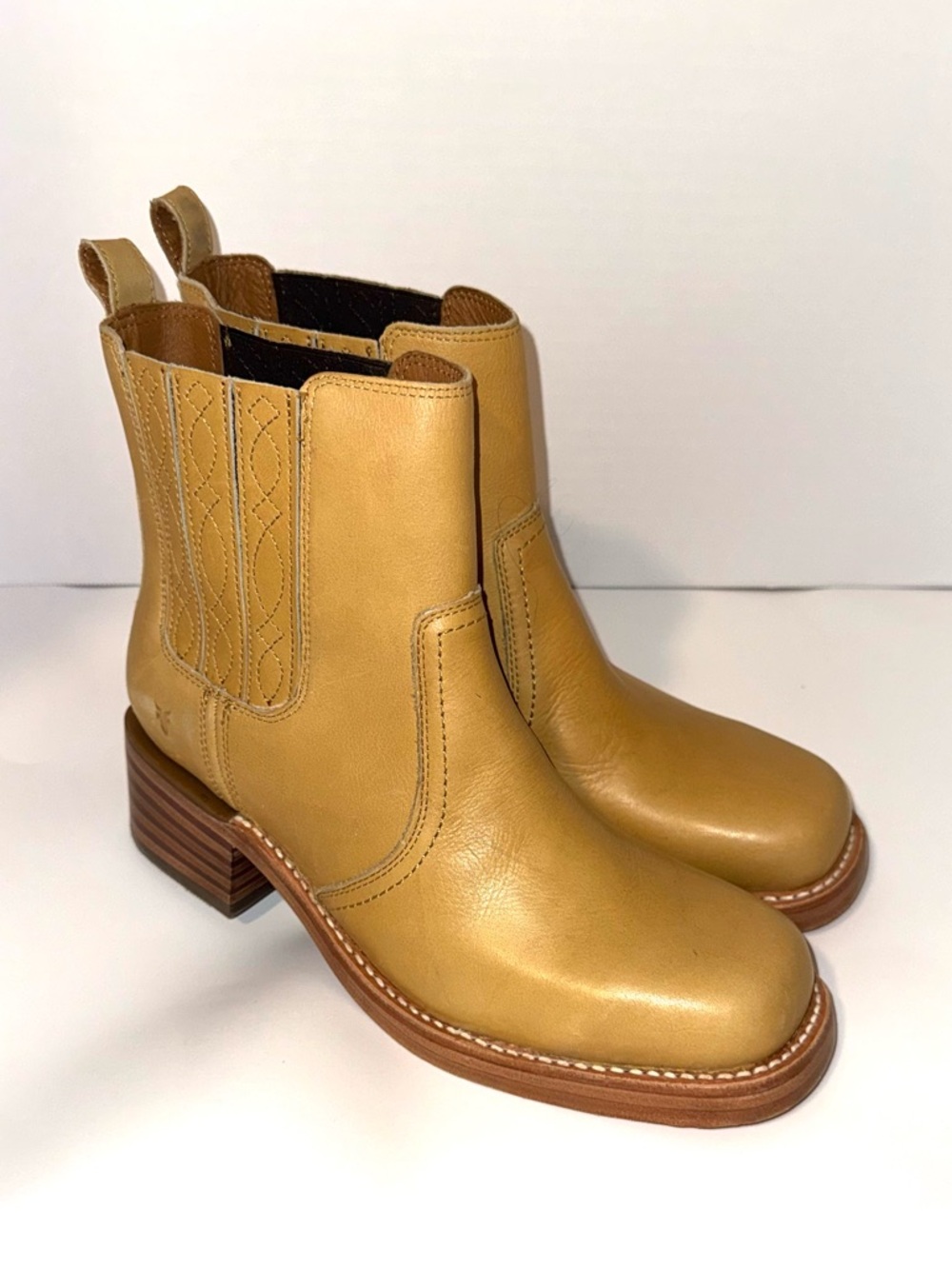Frye Campus Chelsea Boots